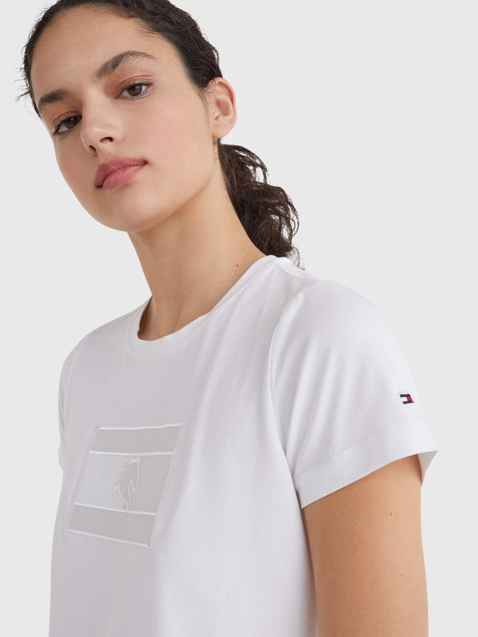 Rundhals T-Shirt Damen Style mit Logo Applikation in th optic white