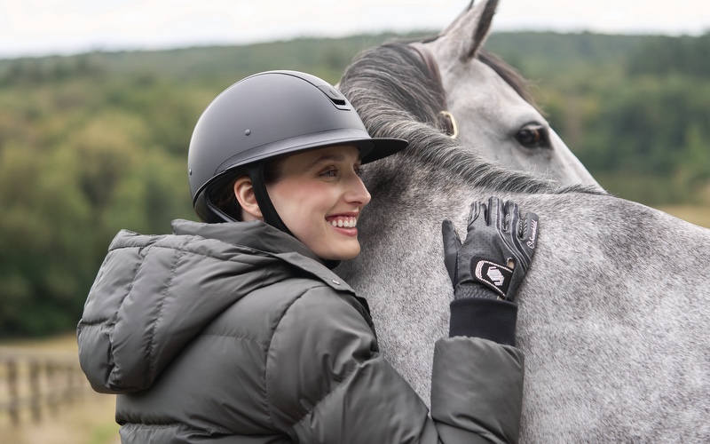 Reiterin mit Samshield Reitjacke